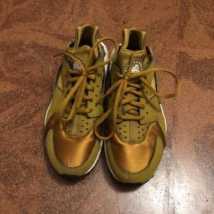 Gold Nike Huarache Bronzine Bronze